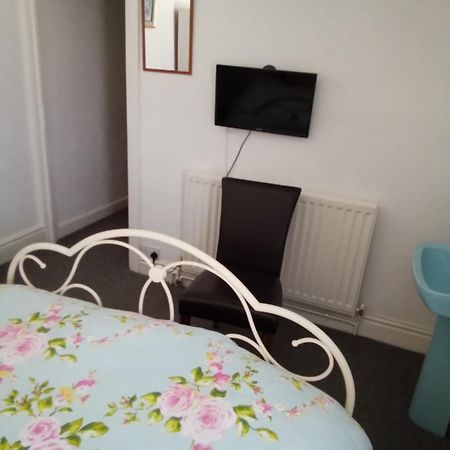 Applebys Guest House Holyhead Room photo