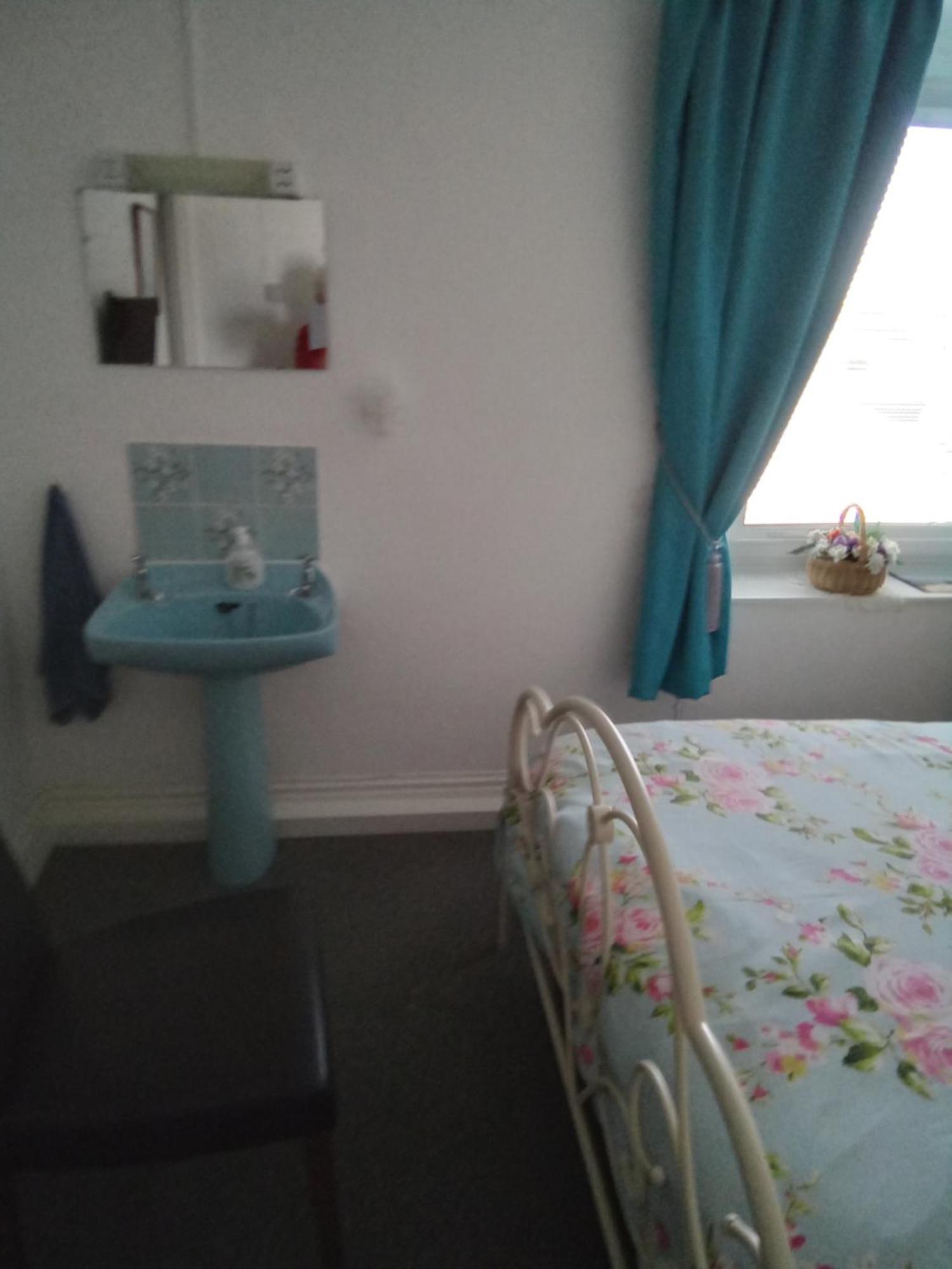 Applebys Guest House Holyhead Room photo